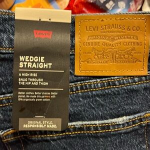 Button fly Levi’s, dark wash, size 29